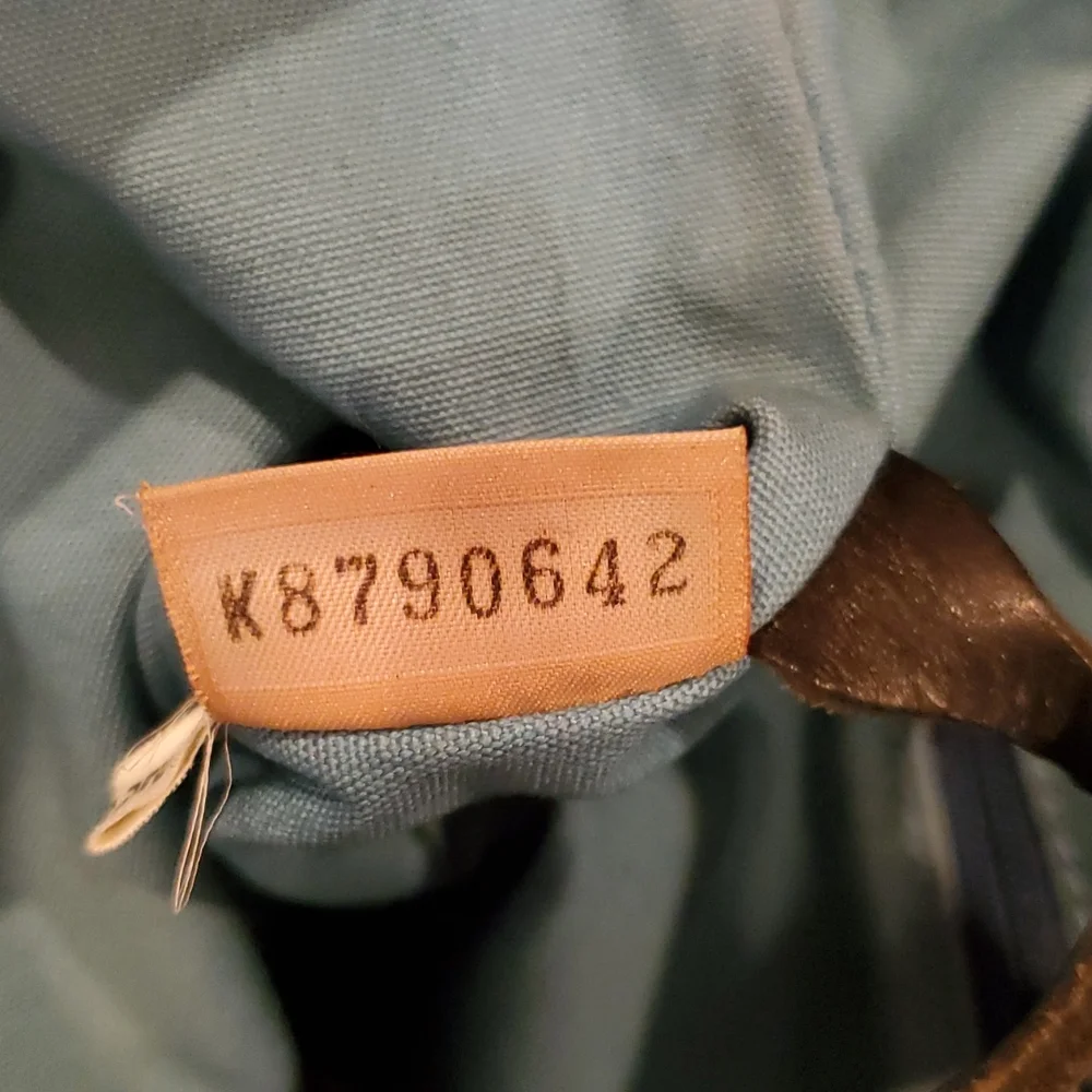 Dooney & Bourke Black Medallion Vintage Tote ✨️Host Pick✨️ - Picture 5 of 13